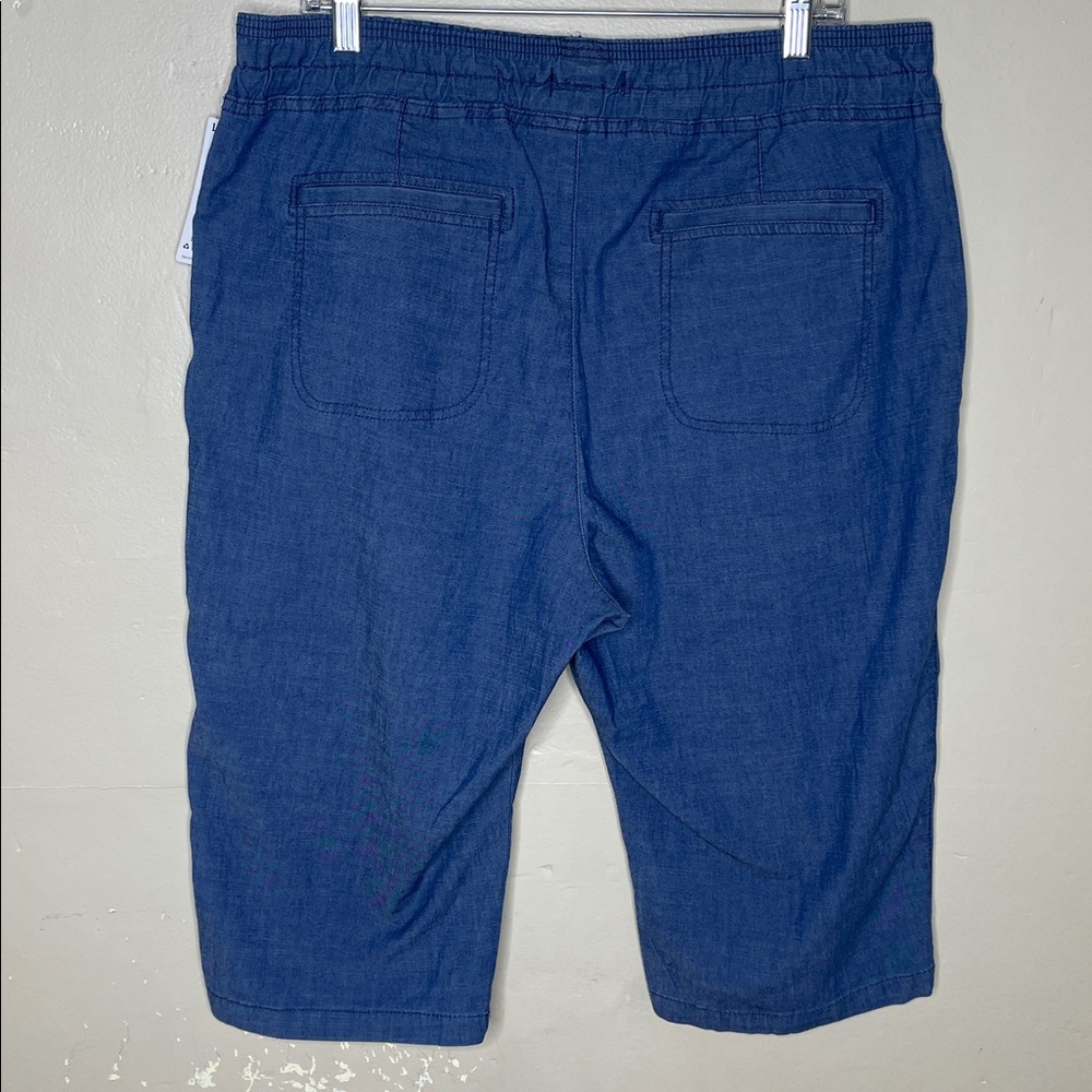 LEE Women’s Relaxed Fit SHIMMER Mid Rise Flex FLEX-To-Go Chambray Capri Pants 16 - Picture 13 of 13